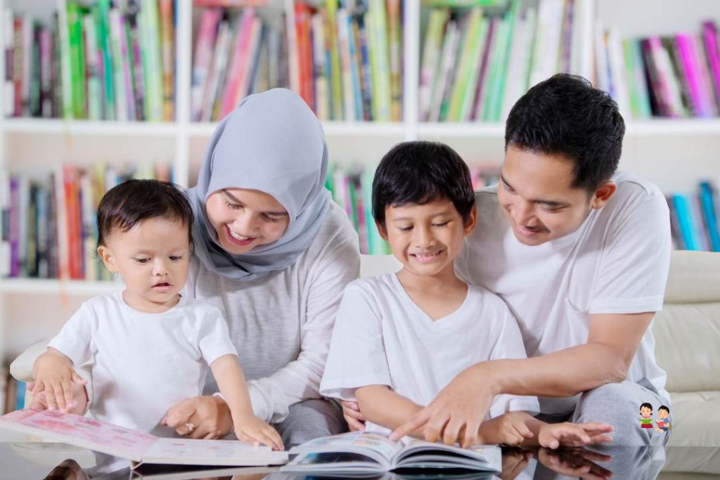 gambar ibu dan anak yang sedang membaca buku